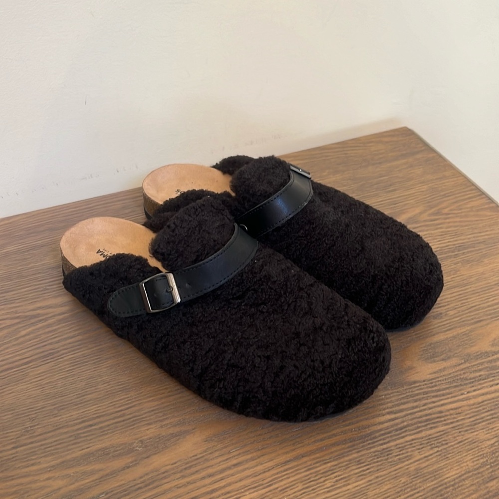 NWOT Black Clogs Size 10